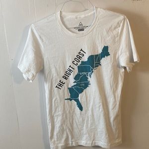 The Right Coast Mens medium tshirt
